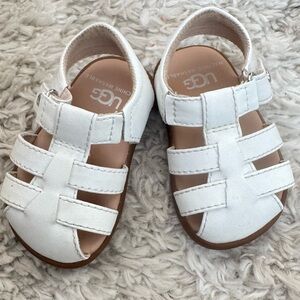 UGG Infant White Leather Sandals Size 02/03